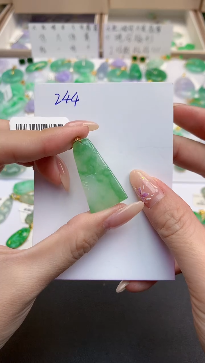 颈饰18K金镶嵌翡翠天然缅甸A货翡翠