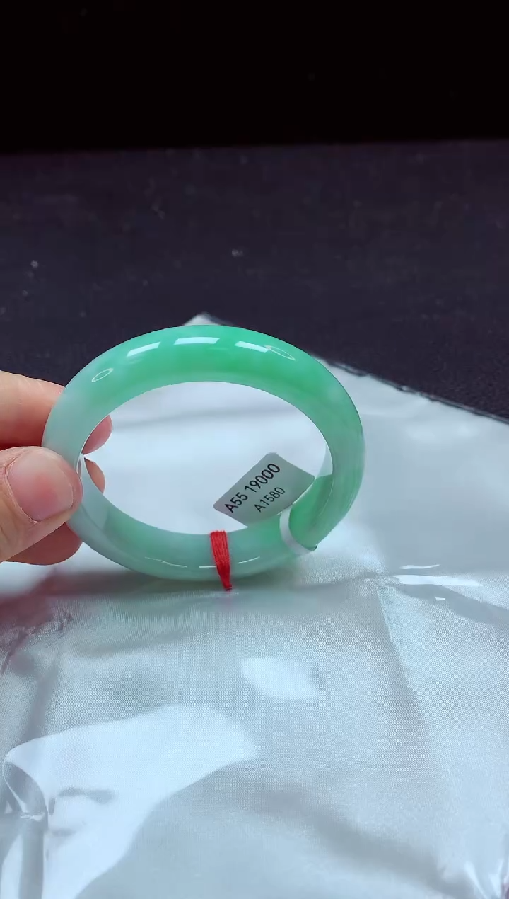 【闪购商品】翡翠手镯未镶嵌镯子55+