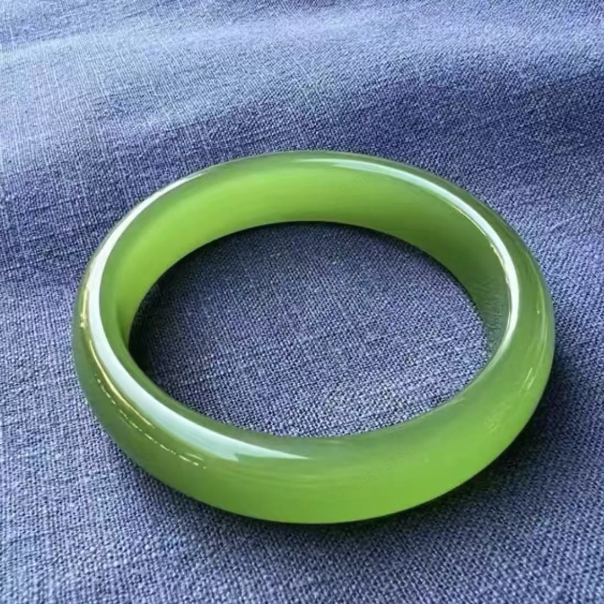 （菲菲甄选）春意盎然果绿精美手镯多样性发其一