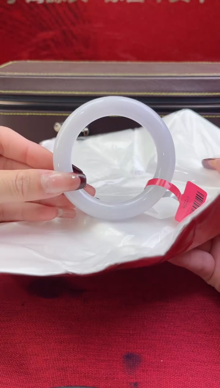 【闪购商品】翡翠手镯（圆镯）未镶嵌翡翠手镯3