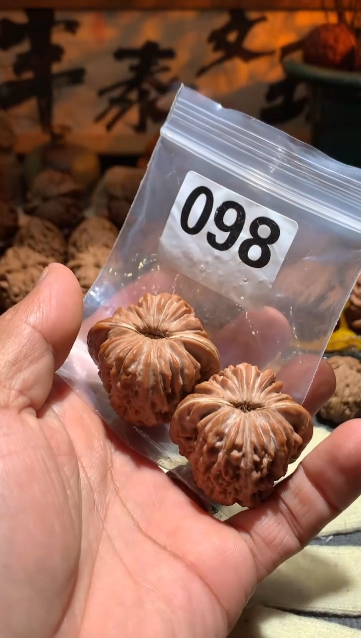 把件桃核?***?098号平谷四座楼  41尺寸左右盘玩打底不支持退换