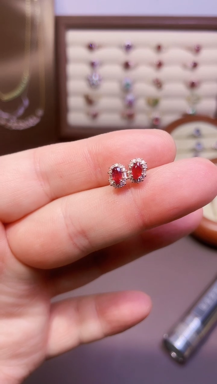 【闪购商品】红宝石耳饰银S925镶嵌一对