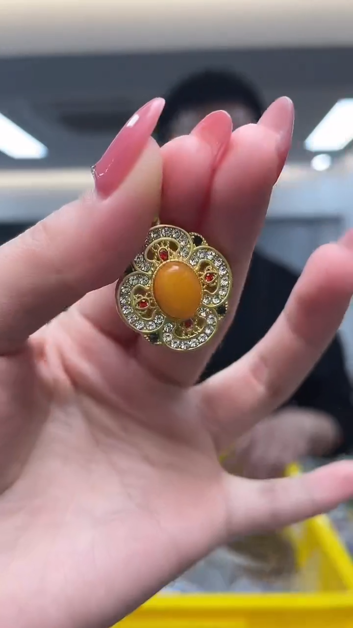 蜜蜡颈饰未镶嵌（多样性发一件）