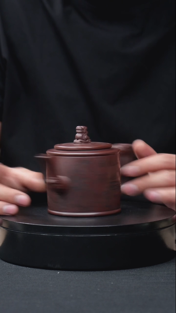 紫砂茶壶紫龙血刻绘瑞兽龙尊