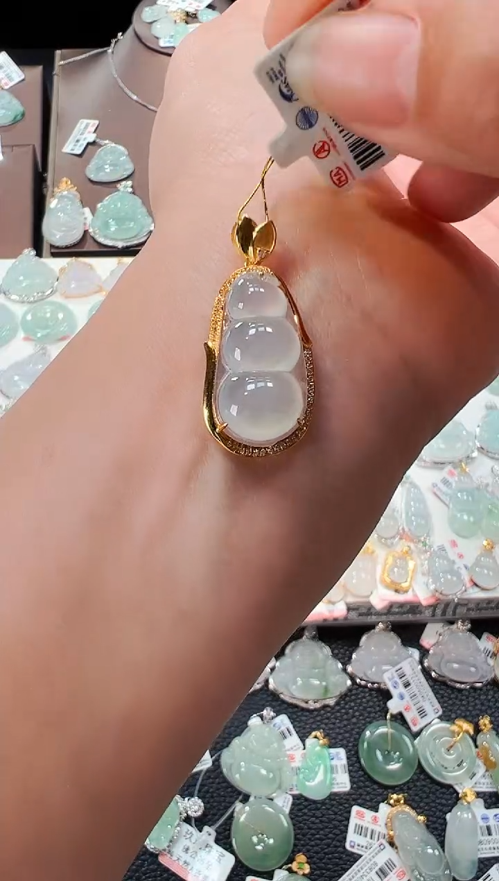 【闪购商品】翡翠吊坠(不含链)18K金镶嵌福豆吊坠1125