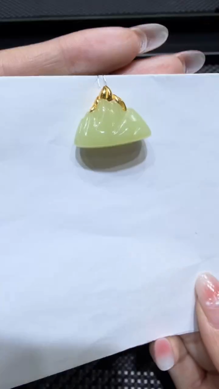 颈饰18K金镶嵌和田玉挂件