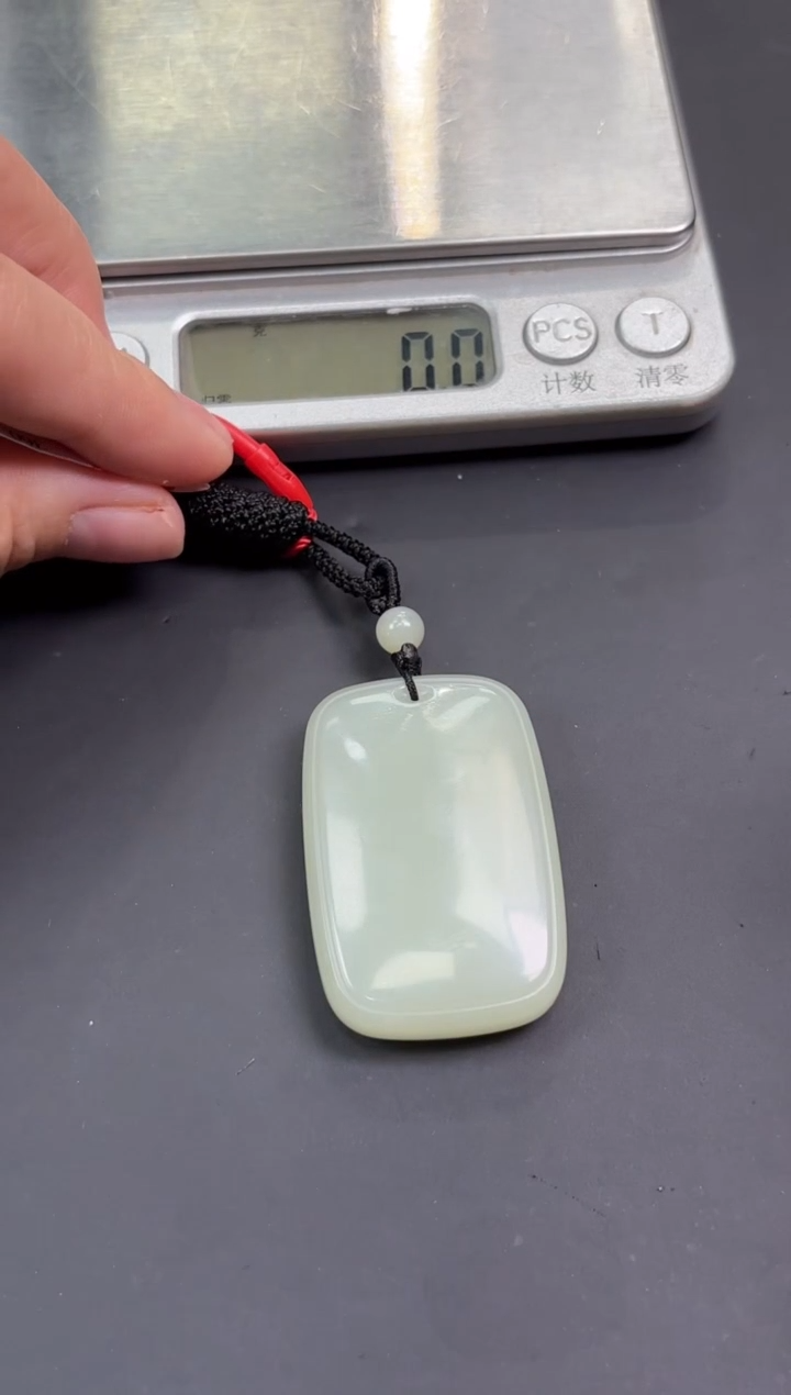 【闪购商品】和田玉吊坠(赠链)未镶嵌且末微色差近矿吊坠