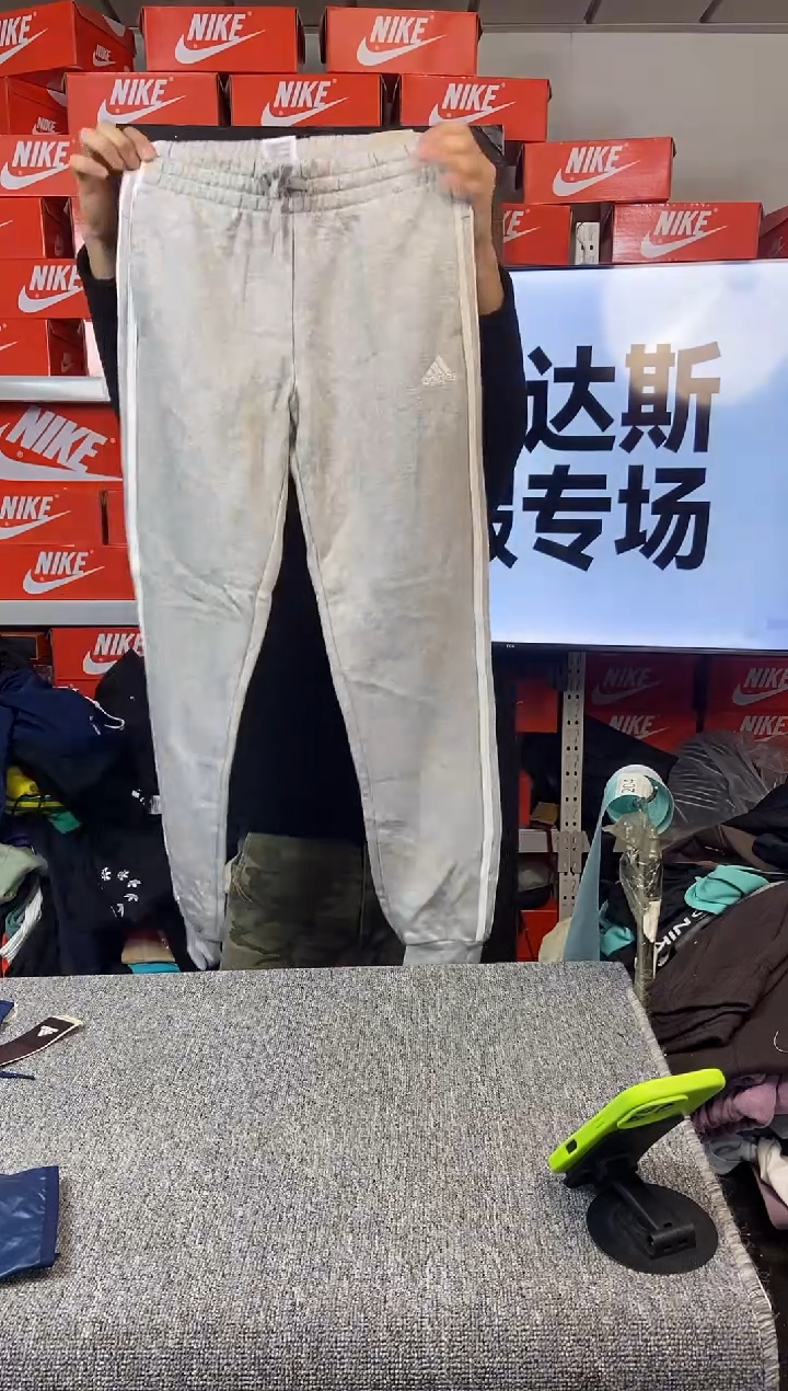 204编码 阿迪达斯 全新无暇 尺码165S 直播间过款为准