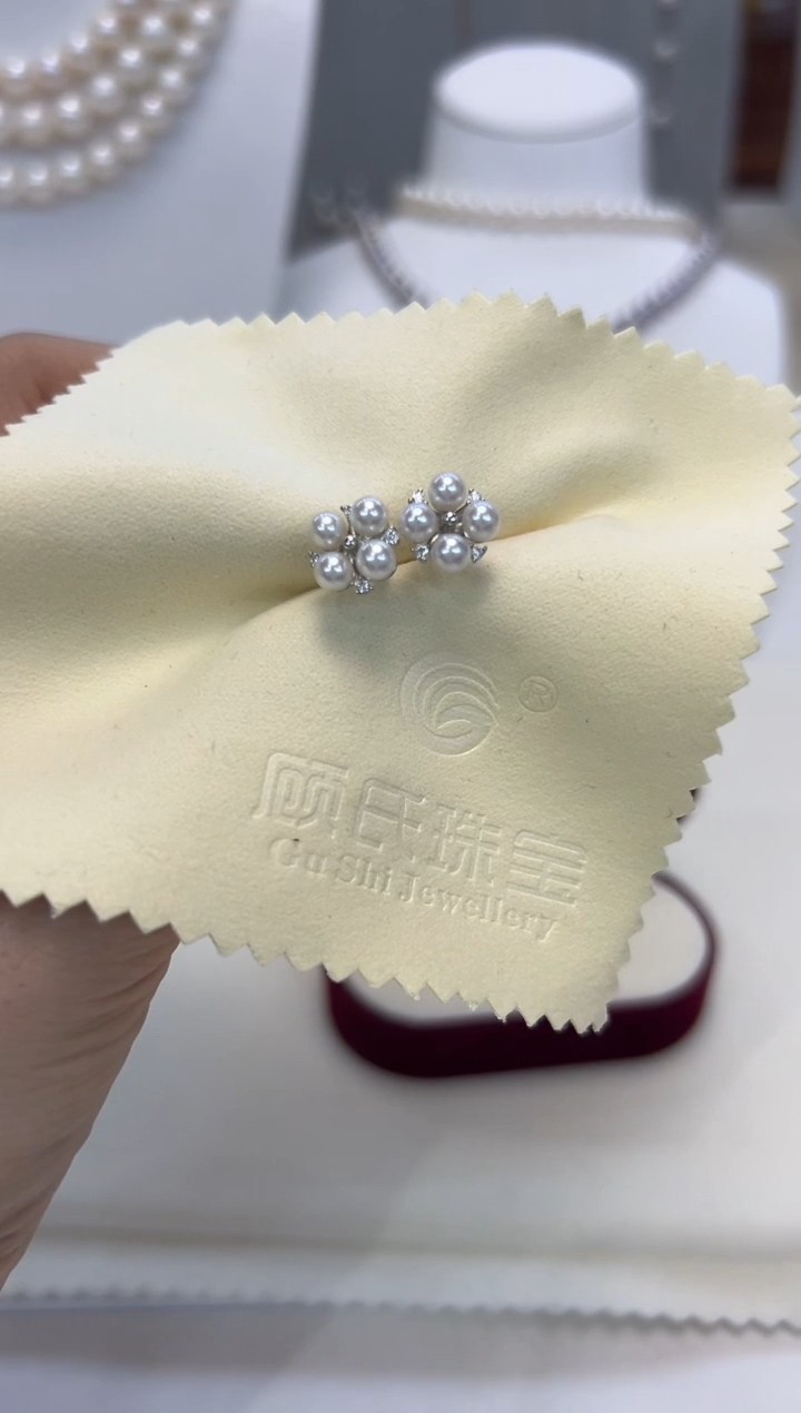 银S925镶嵌淡水珍珠耳饰四叶草耳钉