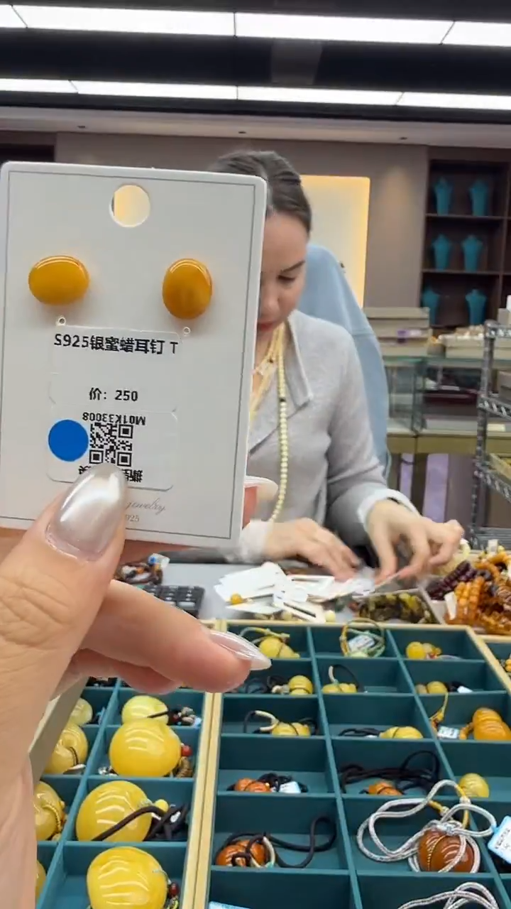 琥珀未镶嵌耳饰62秒拍号 假一罚三 