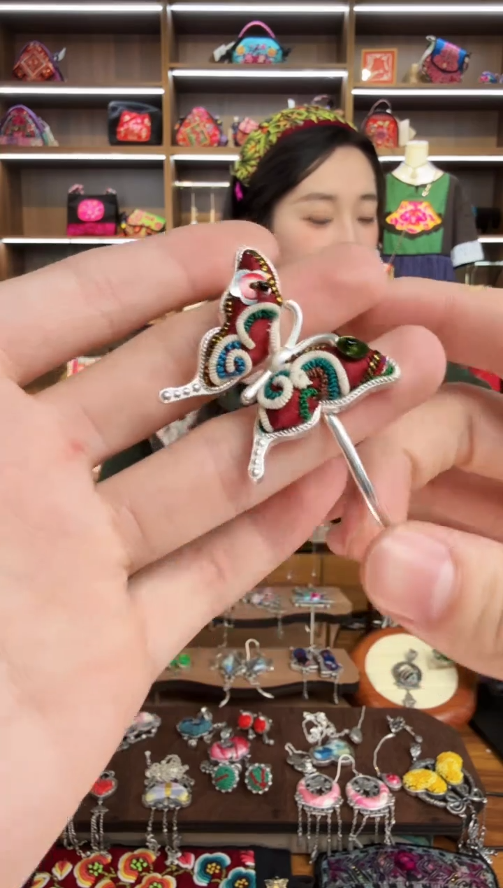 【闪购商品】织绣209蒙阿苏苗绣传承