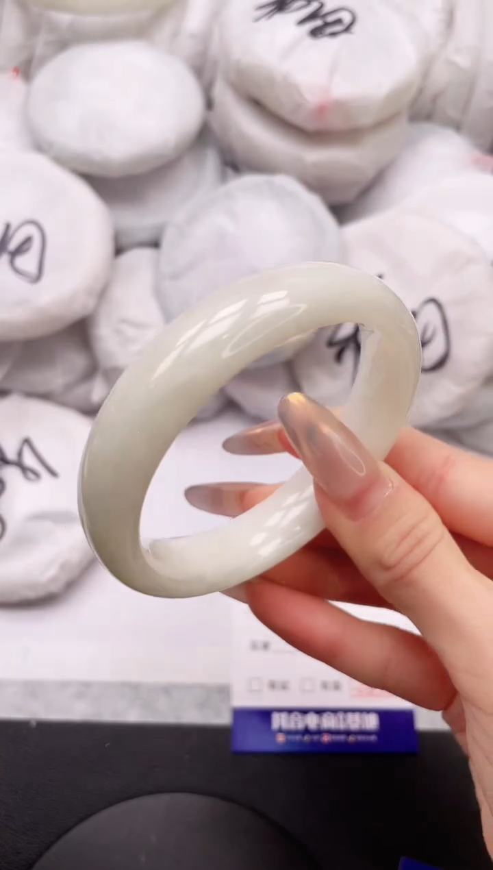 【闪购商品】和田玉手镯未镶嵌16K187-57