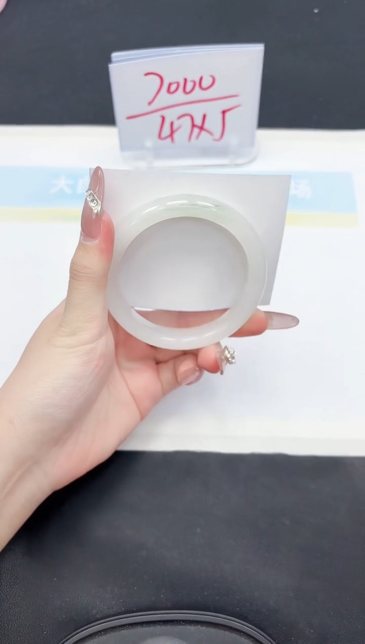 【闪购商品】石英质玉手镯未镶嵌136-60.5