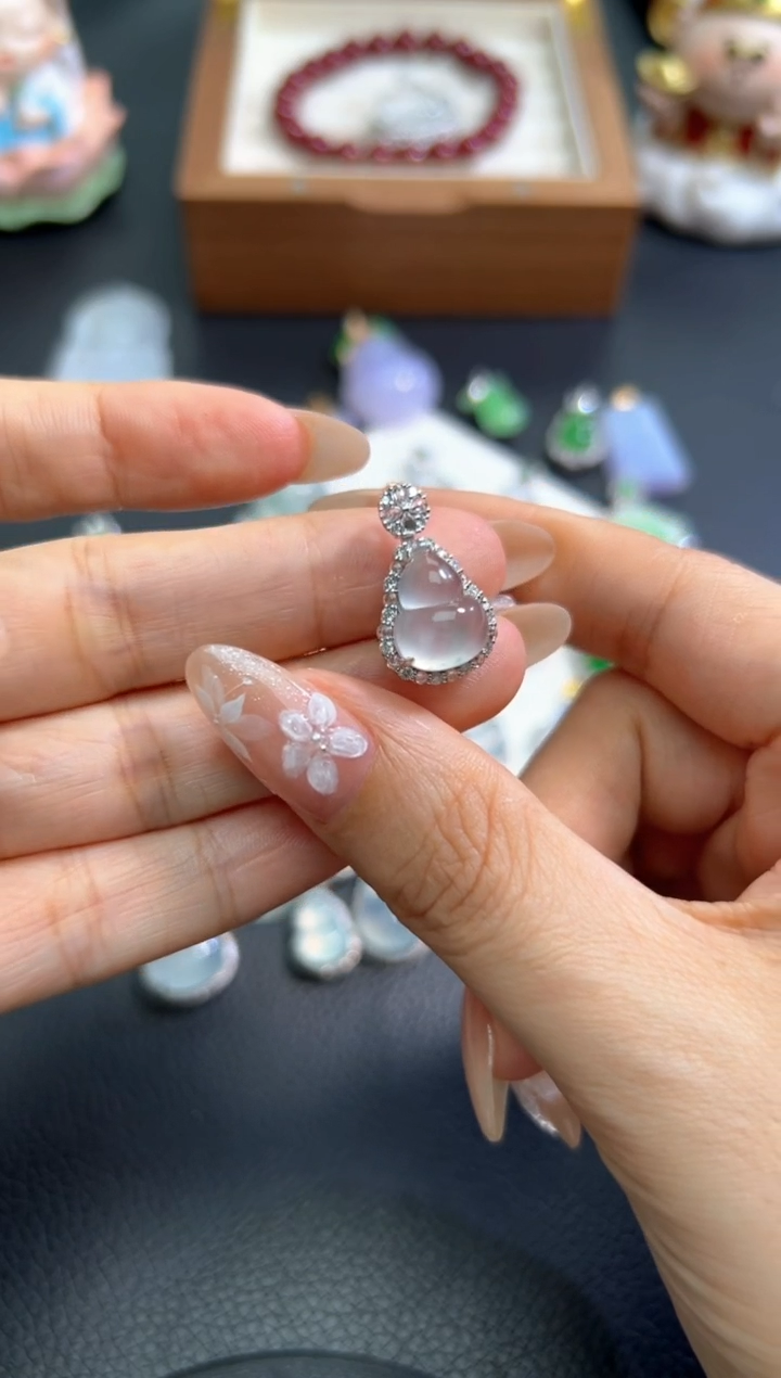 翡翠18K金镶嵌颈饰收到货品48小时鉴赏期（超时不退不换）