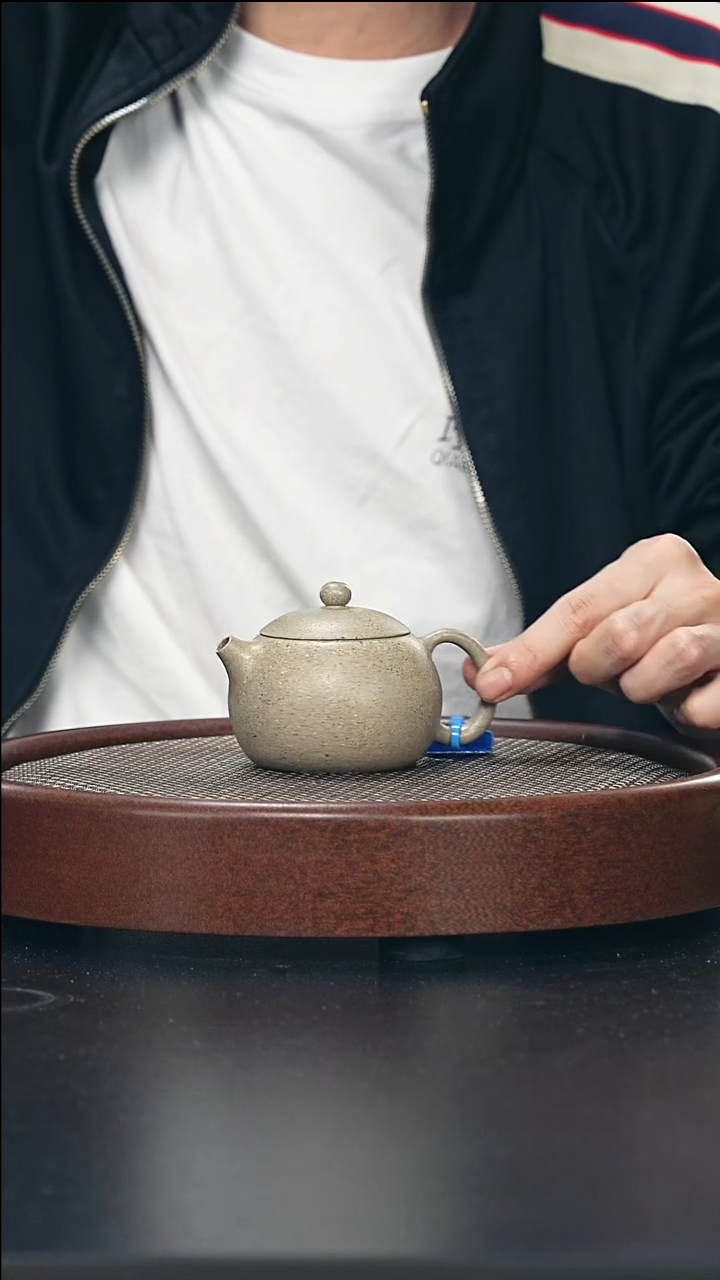 茶壶紫砂小西施-黑段-全手工微微瑕-150cc