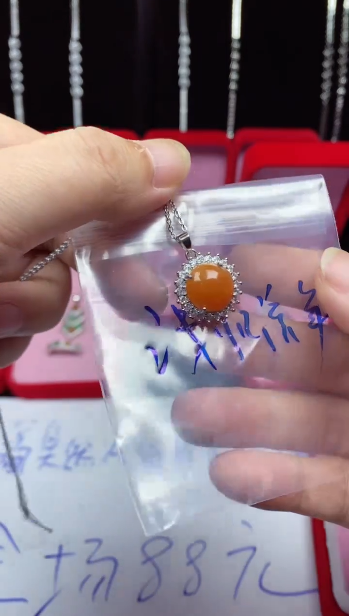 未镶嵌戒指翡翠浅**年翡翠吊坠