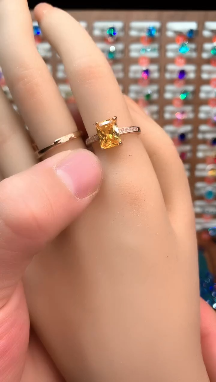 银S925镶嵌戒指黄晶.......