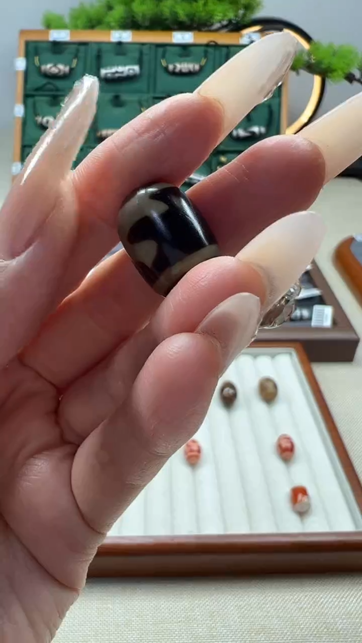 玛瑙/玉髓（覆膜）颈饰未镶嵌49微瑕随机发货