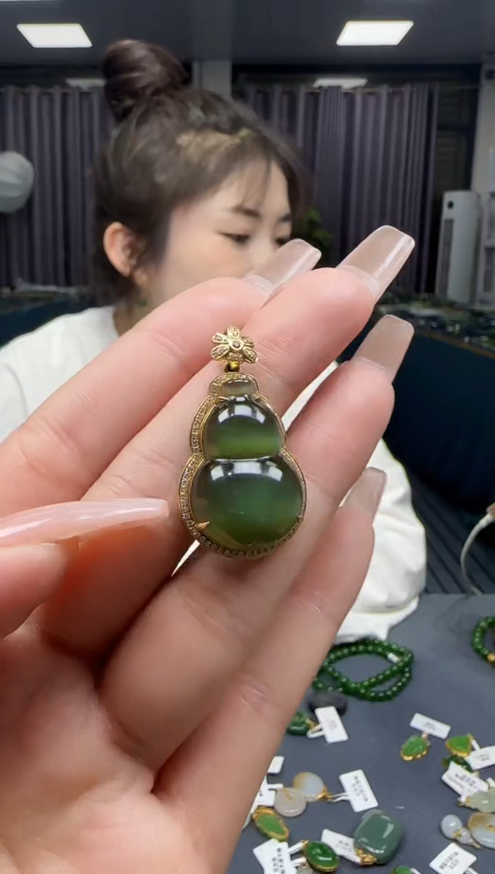 【闪购商品】和田玉挂件18K金镶嵌1