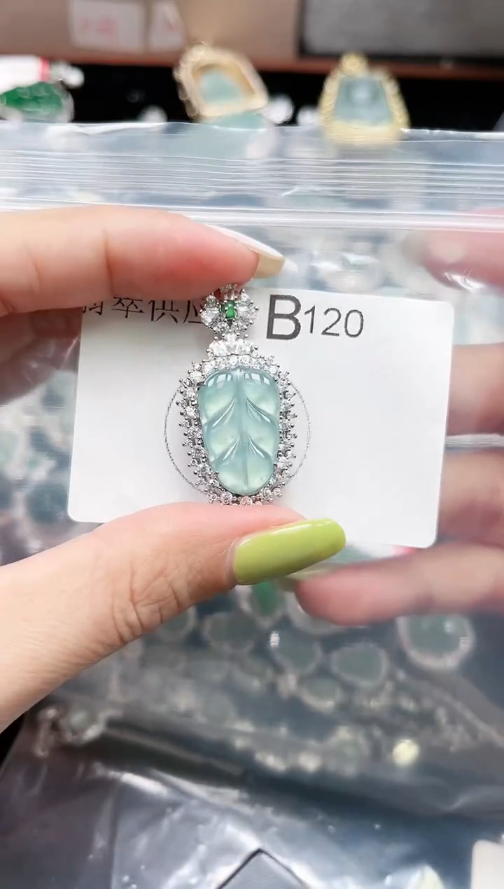 【闪购商品】翡翠颈饰未镶嵌120赠皮绳