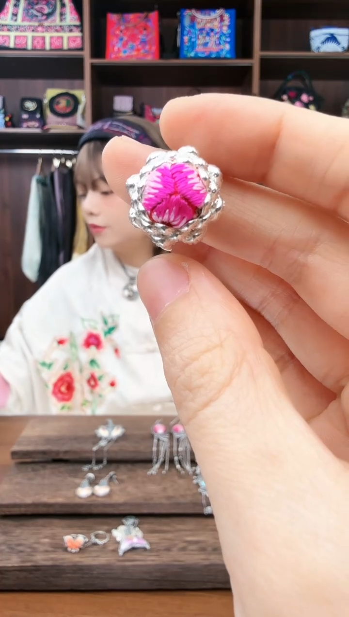 【闪购商品】织绣201蚩梦苗族古绣