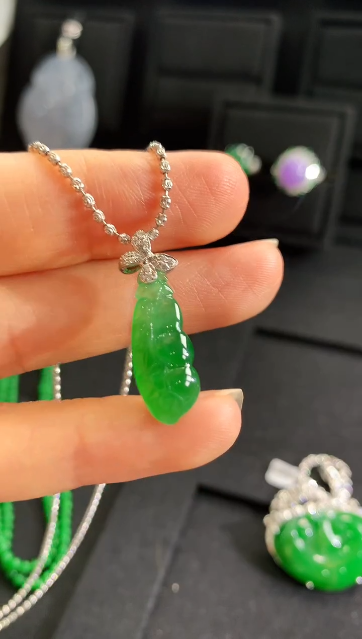 【闪购商品】翡翠吊坠(不含链)18K金镶嵌吊坠