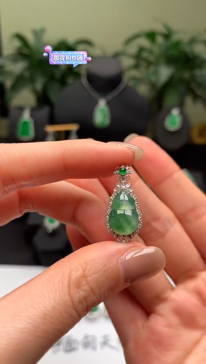 【闪购商品】翡翠颈饰18K金镶嵌葫芦