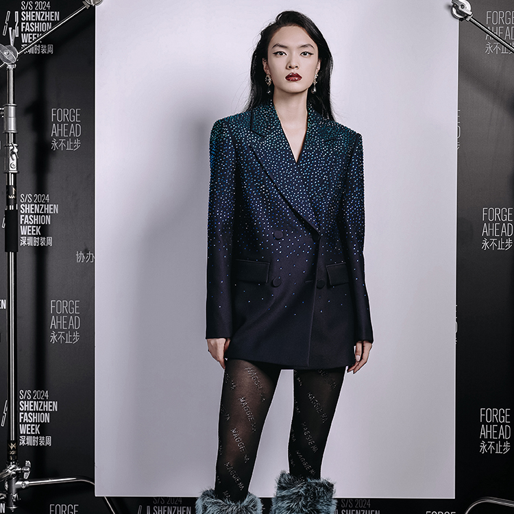 MAGGIE  MA设计师款时尚湖海蓝钻廓形美飒翻领美人鱼优雅西装907C