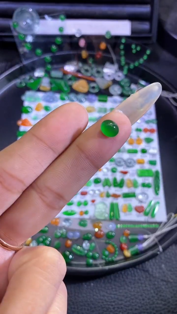 未镶嵌挂件翡翠蛋