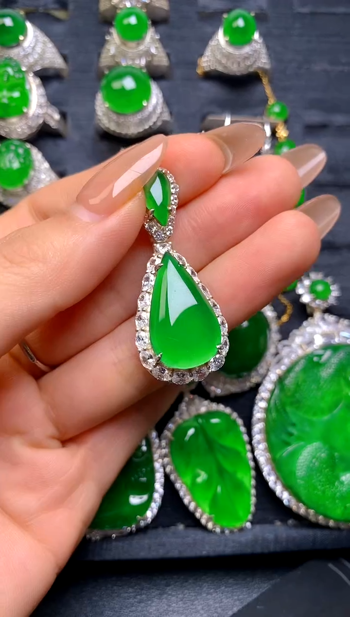 【闪购商品】翡翠吊坠(赠链)银S925镶嵌水滴吊坠