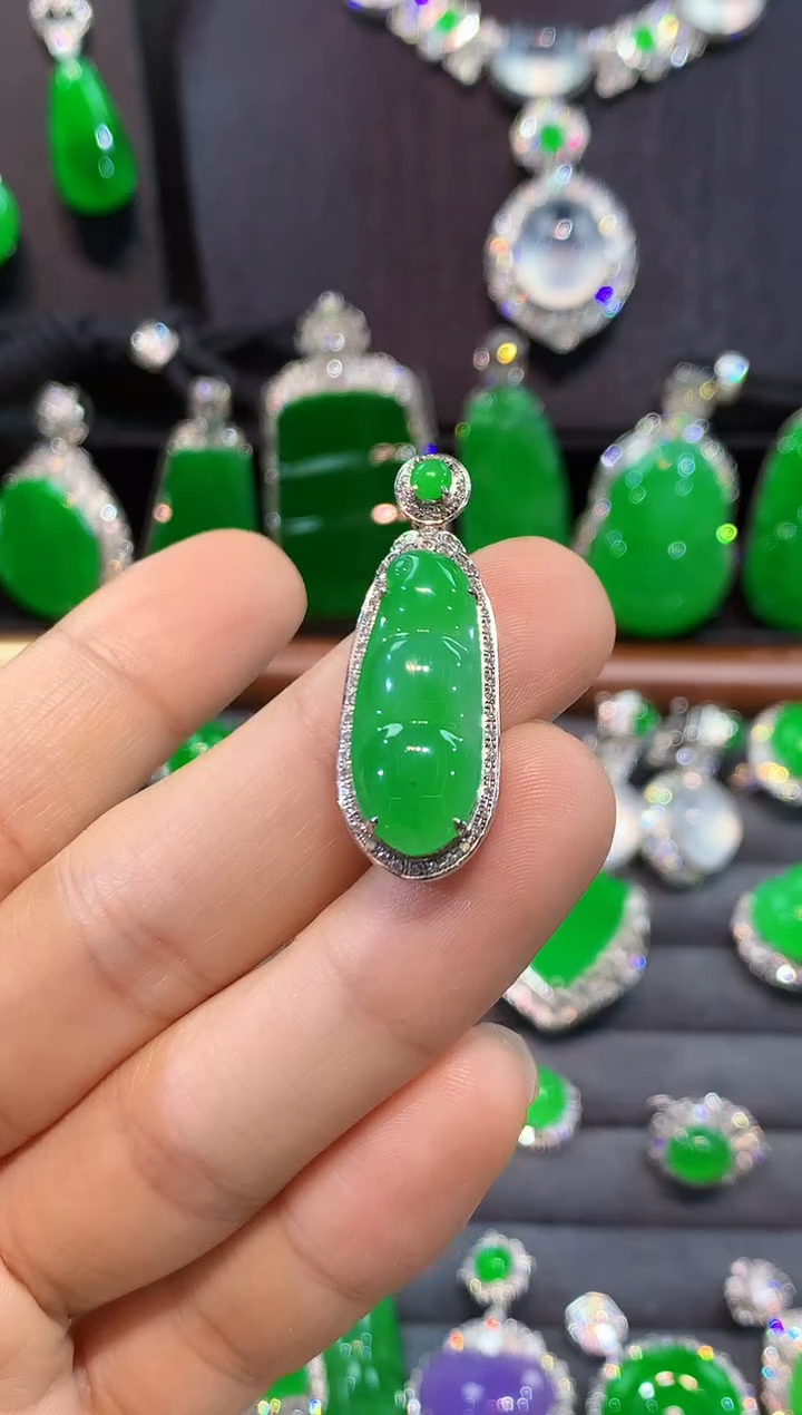 吊坠(不含链)18K金镶嵌翡翠豆子