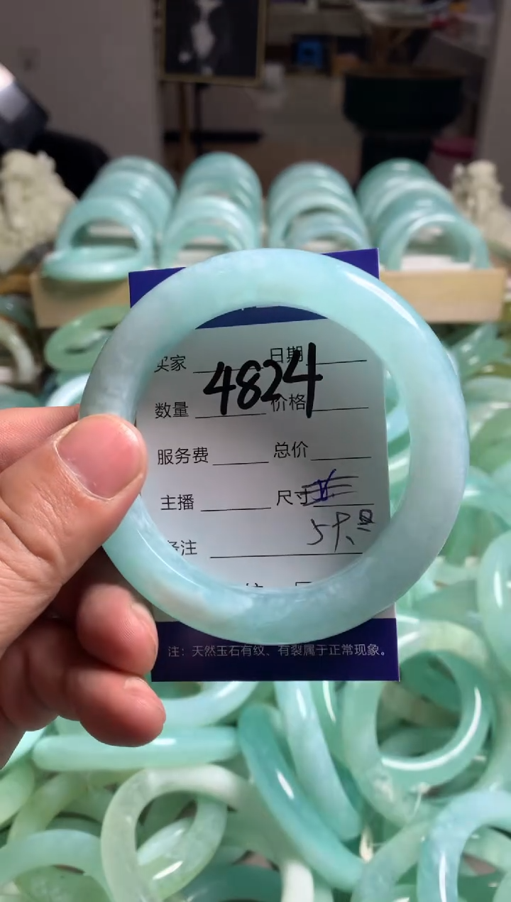 【闪购商品】蛇纹石玉手镯未镶嵌4824