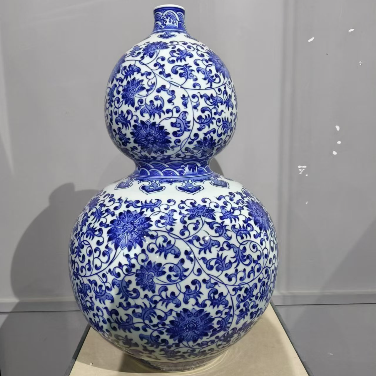 景德镇陶瓷/青花缠枝莲葫芦瓶