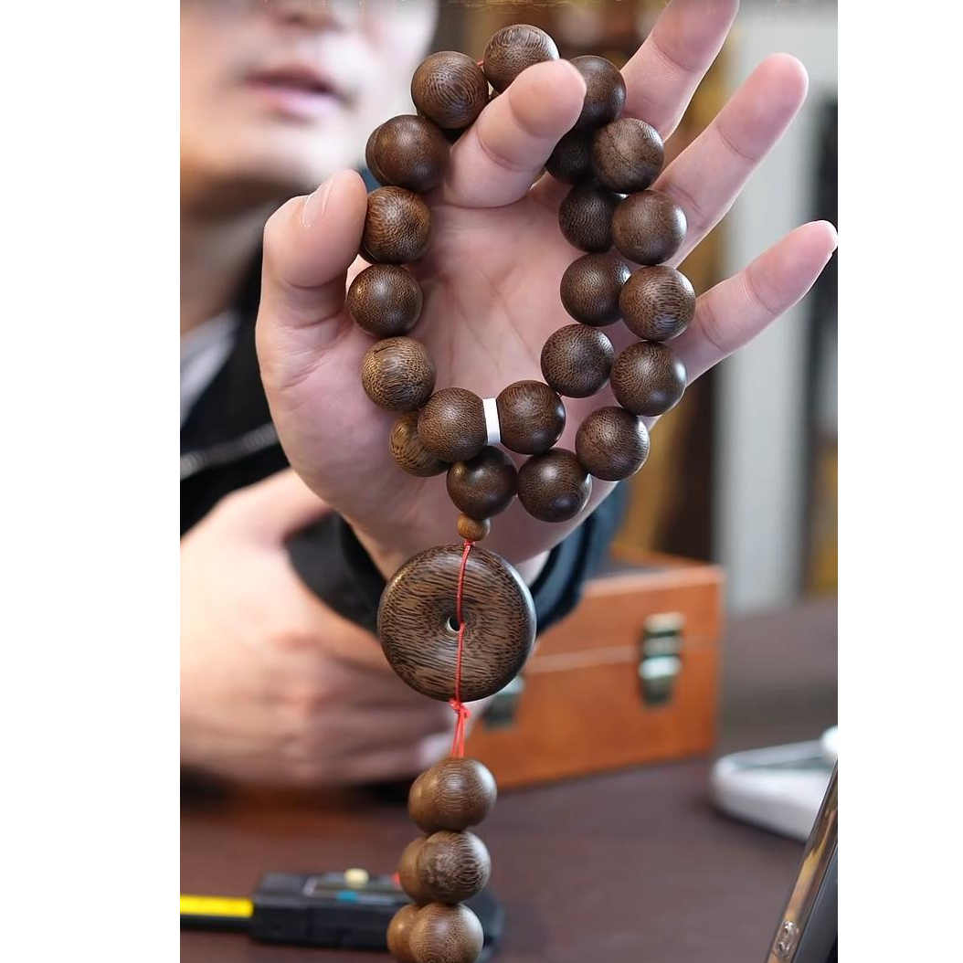 沉香蚁王--1.8富森红土奇楠手串