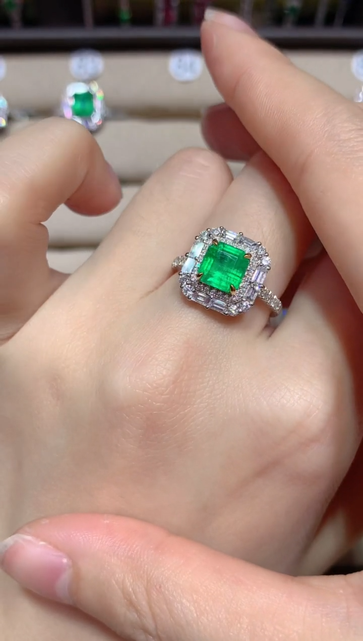 【闪购商品】祖母绿戒指18K金镶嵌1.54ct