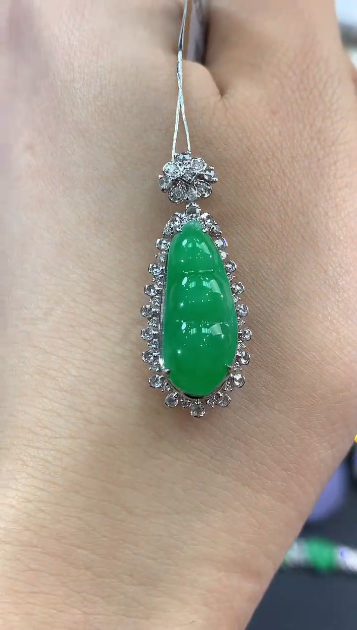 【闪购商品】翡翠吊坠(不含链)18K金镶嵌c90