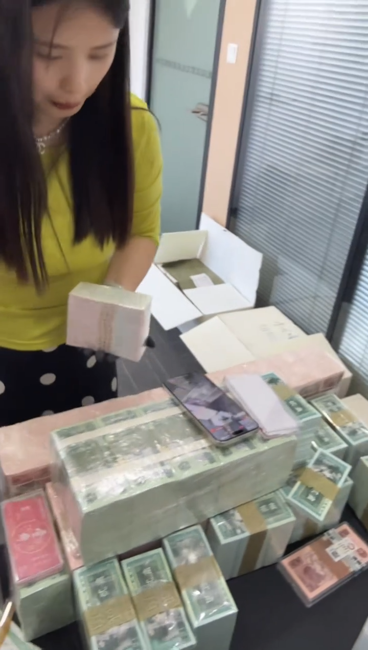 整刀百张连号 CC灰腰带 银行保真 