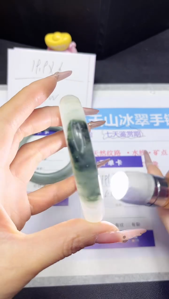 【闪购商品】石英质玉手镯未镶嵌196