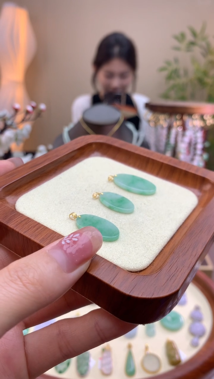 翡翠18K金镶嵌颈饰无事牌（多样性发其一）