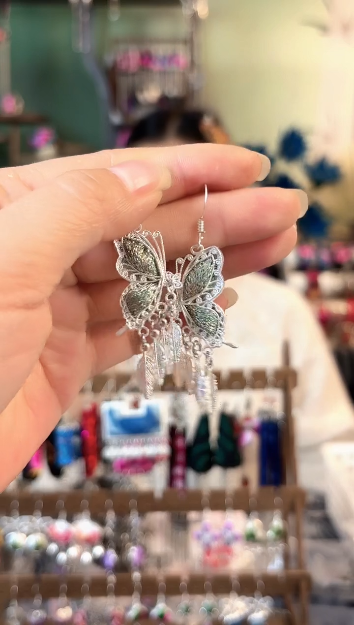 彩云南阁非遗老绣饰品633*