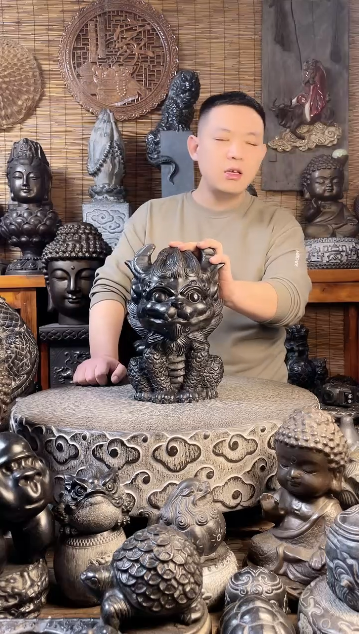 【闪购商品】30带角Q版麒麟天然青石雕刻