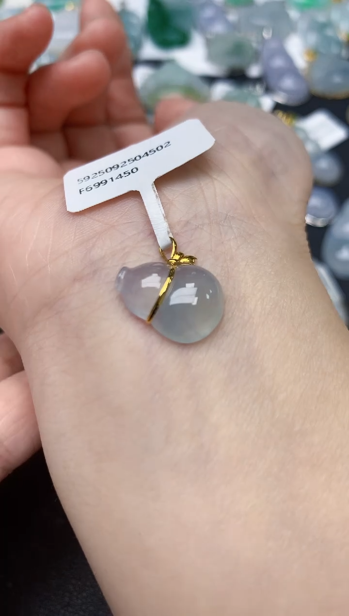 颈饰18K金镶嵌翡翠天然缅甸A货翡翠