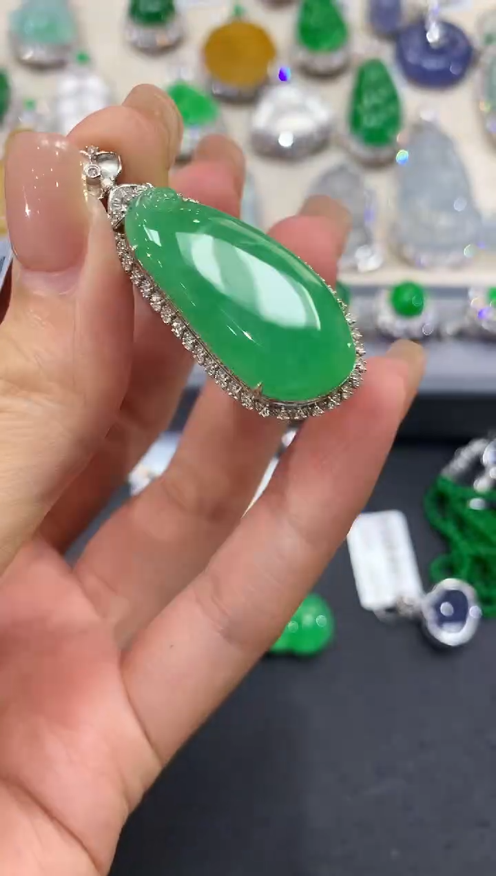 【闪购商品】翡翠吊坠(不含链)18K金镶嵌w61       