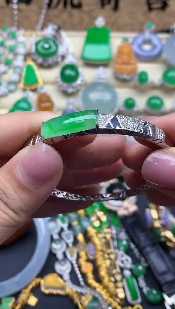 【闪购商品】翡翠手镯18K金镶嵌746-中国好珍宝