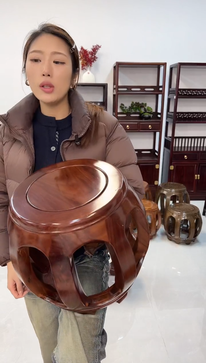 花梨木类家具一对亚花梨小号胡桃色鼓凳