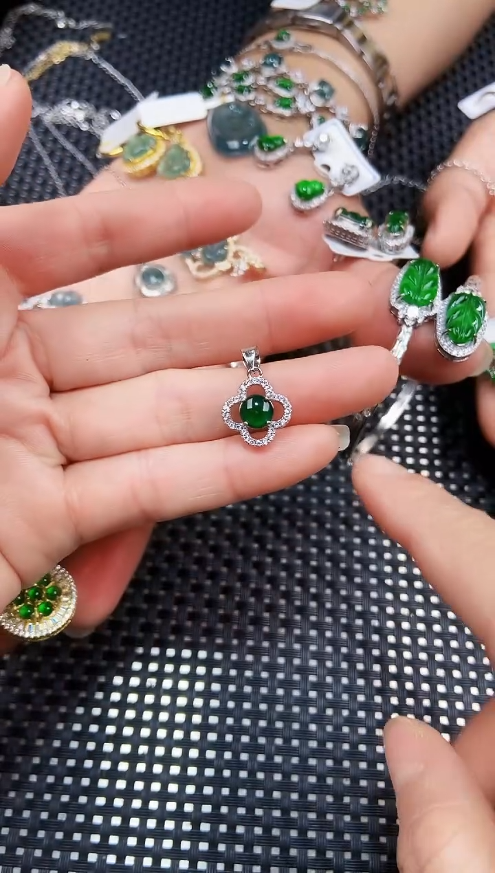 【闪购商品】翡翠吊坠(不含链)未镶嵌111111111