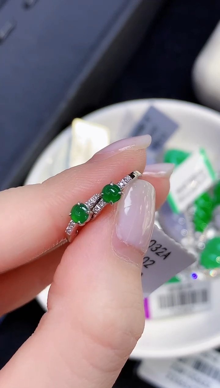 18K金镶嵌翡翠耳饰L1802多样性发其一