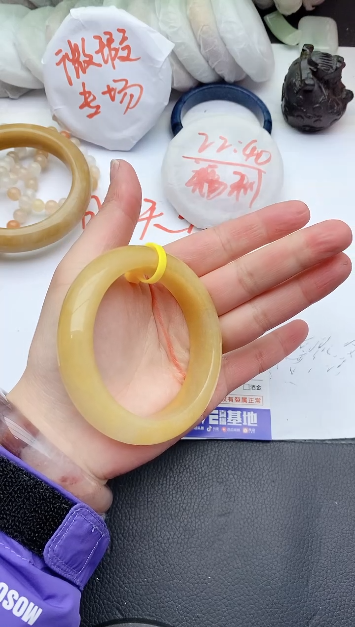 【闪购商品】石英质玉手镯未镶嵌E107+58/59