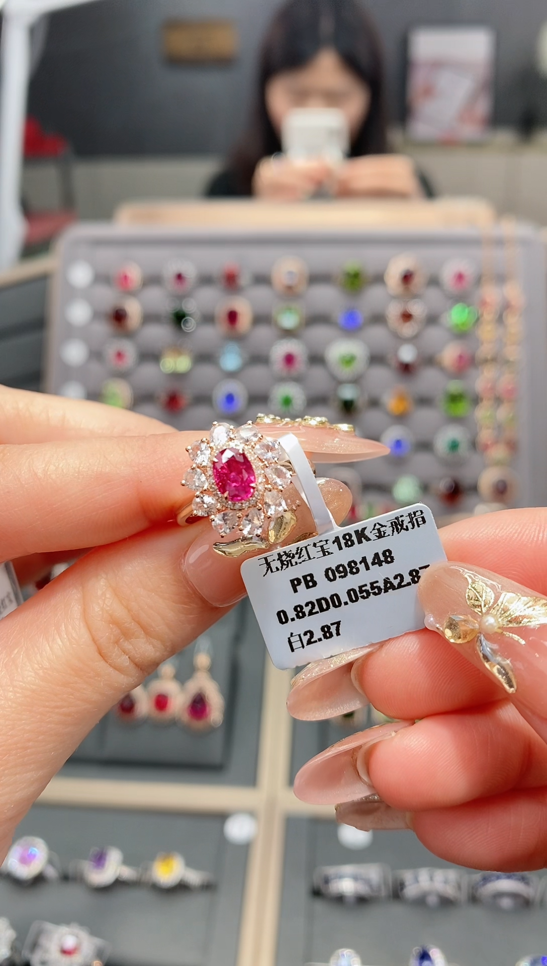 【闪购商品】红宝石戒指18K金镶嵌0.82配白蓝宝