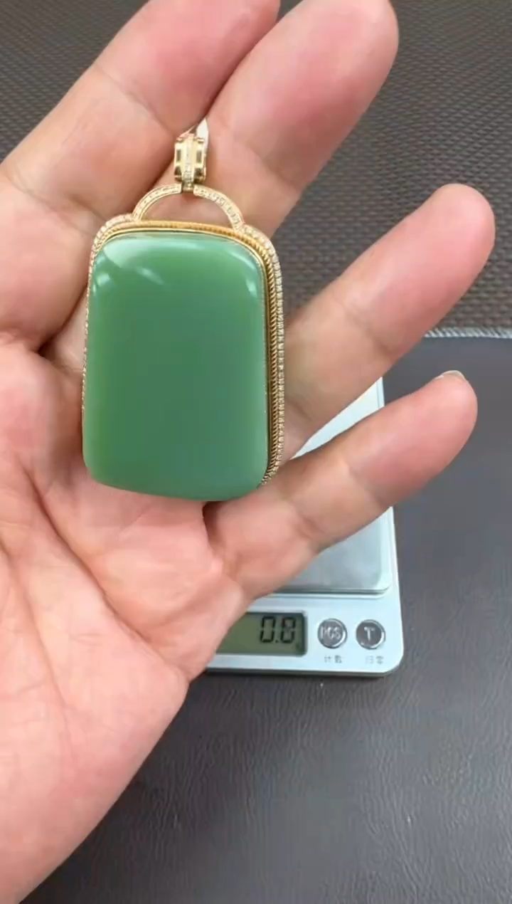 【闪购商品】和田玉挂件18K金镶嵌挂件